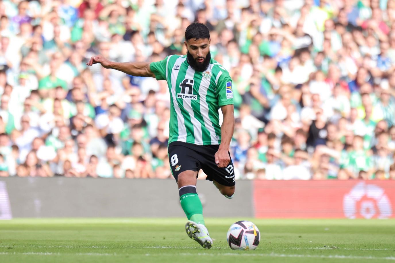 西甲联赛战报：皇马完胜西班牙人，贝蒂斯险胜皇家社会，积分榜竞争白热化-虎扑